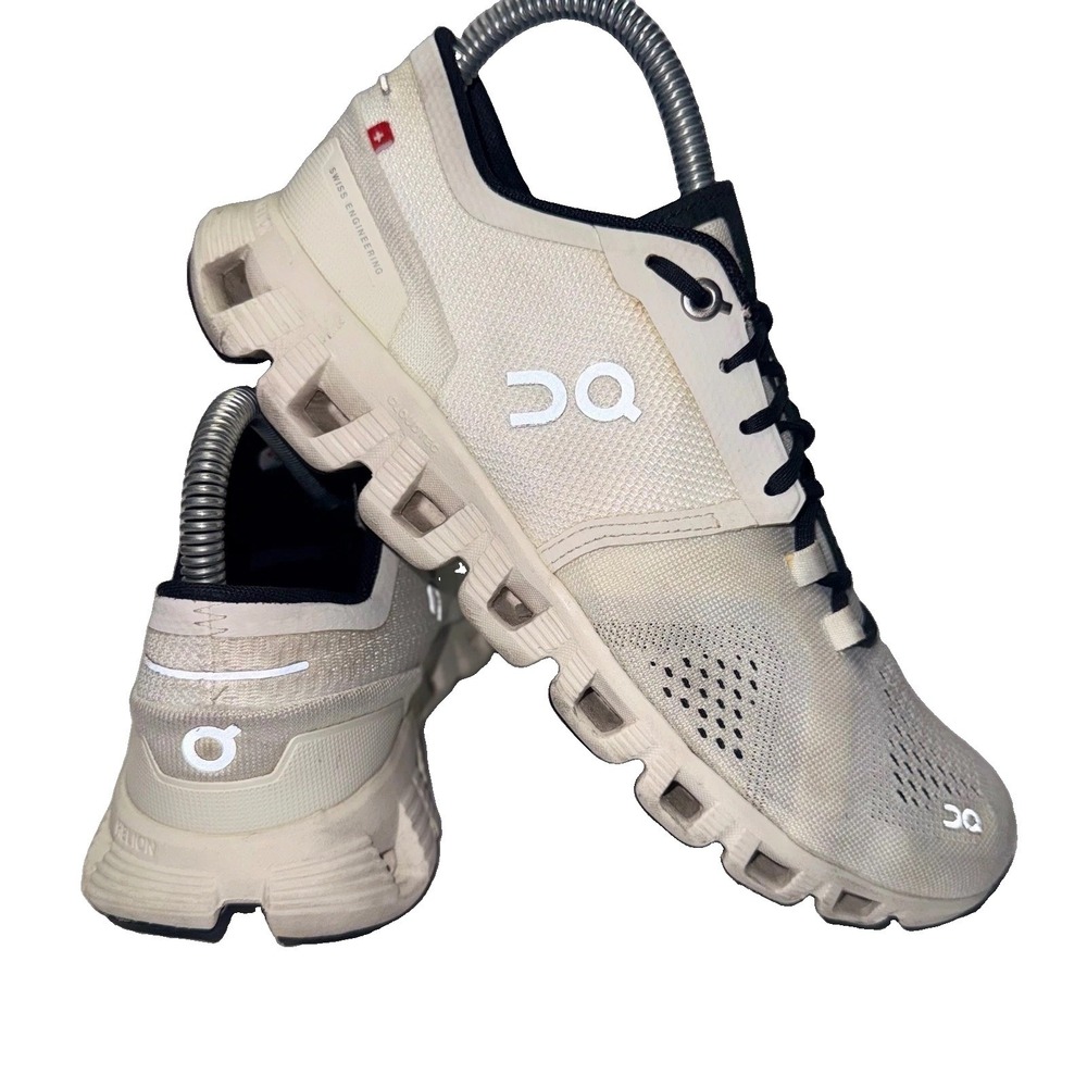 On Cloud X Running Shoes Womens 7.5 White Black Lightweight Cross Trainers
